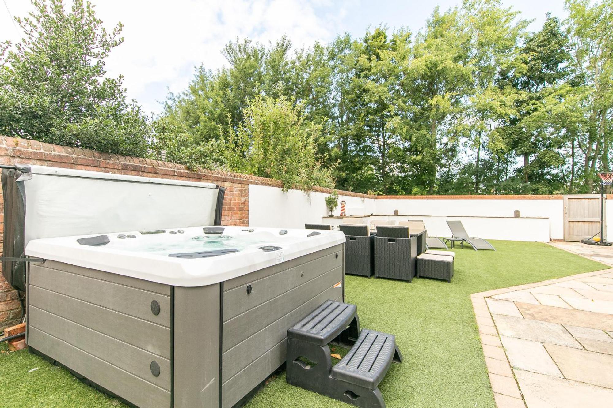 The Hot Tub Townhouse By Holiday Heim Lytham St Annes Exterior foto