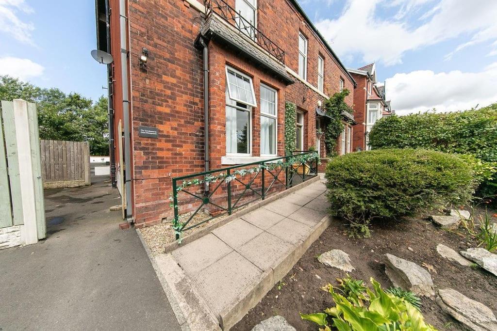 The Hot Tub Townhouse By Holiday Heim Lytham St Annes Exterior foto