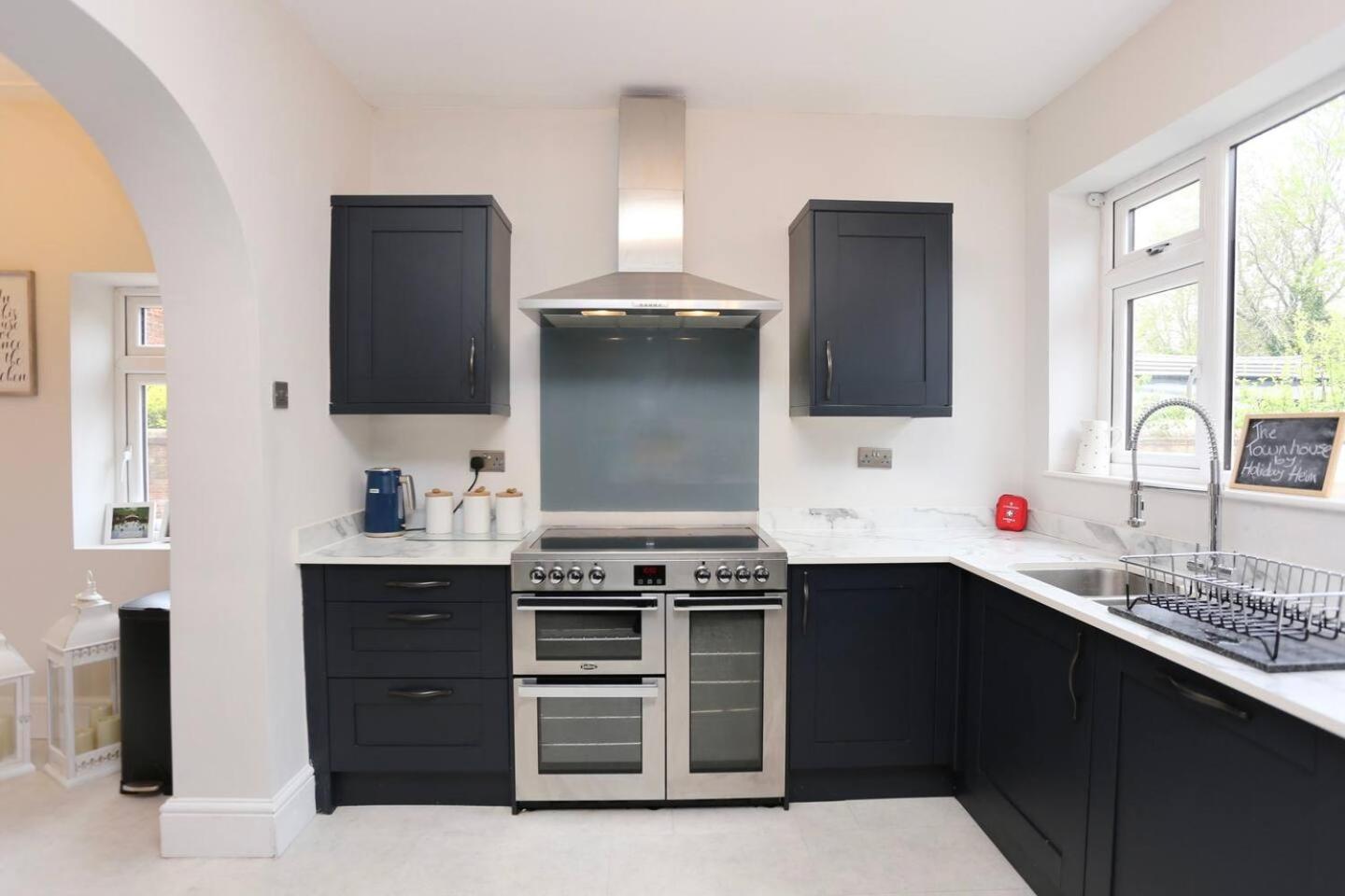 The Hot Tub Townhouse By Holiday Heim Lytham St Annes Exterior foto