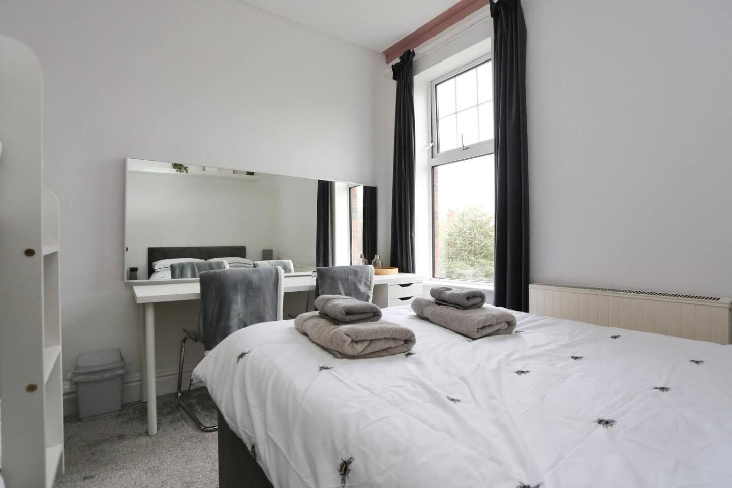 The Hot Tub Townhouse By Holiday Heim Lytham St Annes Exterior foto