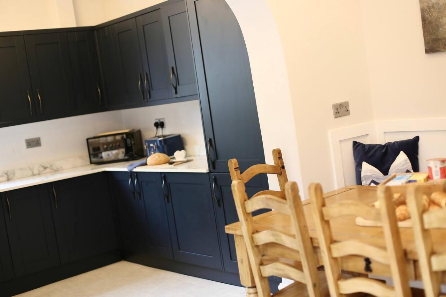 The Hot Tub Townhouse By Holiday Heim Lytham St Annes Exterior foto