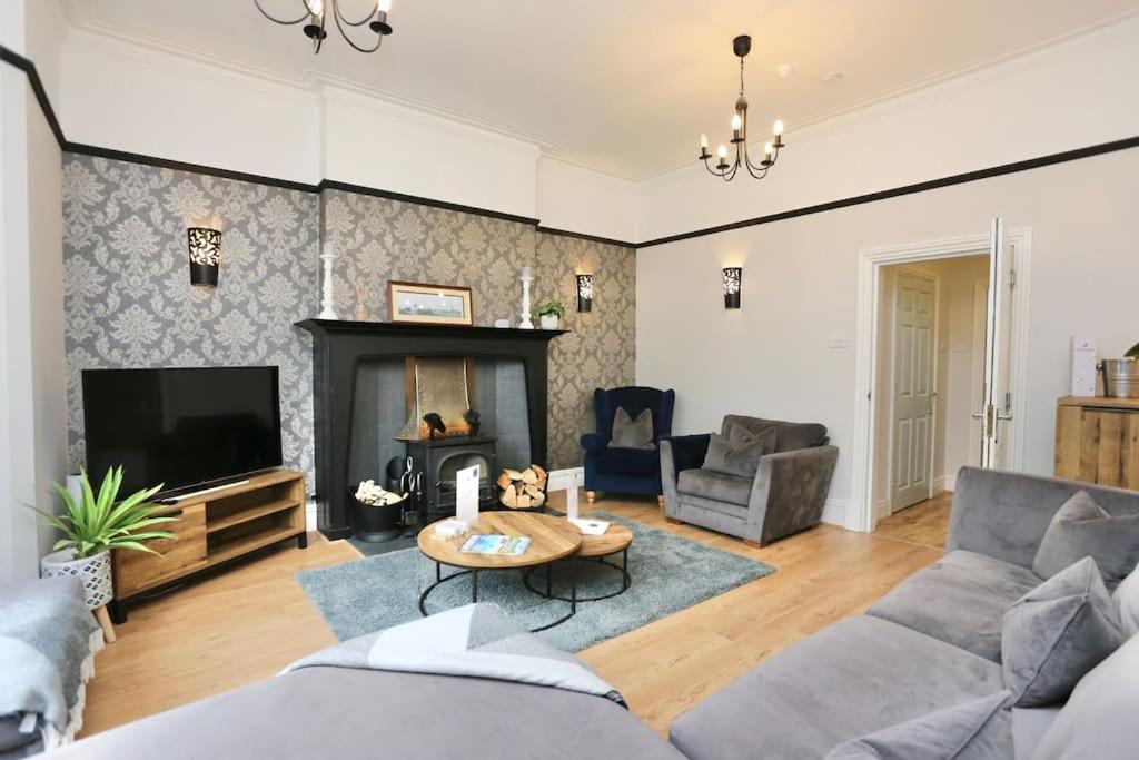 The Hot Tub Townhouse By Holiday Heim Lytham St Annes Exterior foto